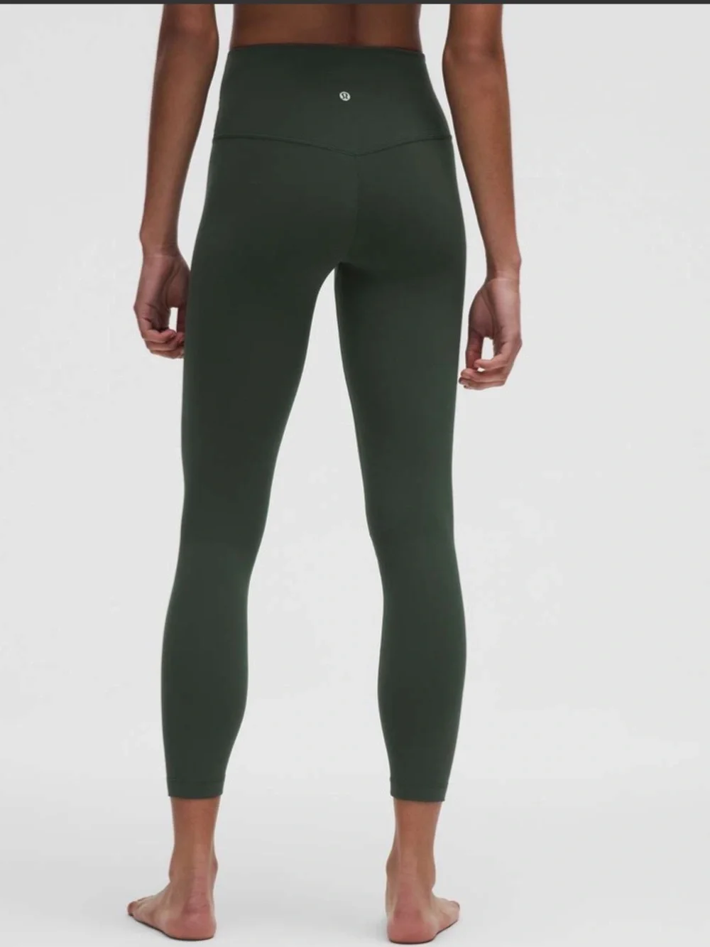 Like New Lululemon Matching Rainforest Green Set. Size Top 6/Bottom 4
